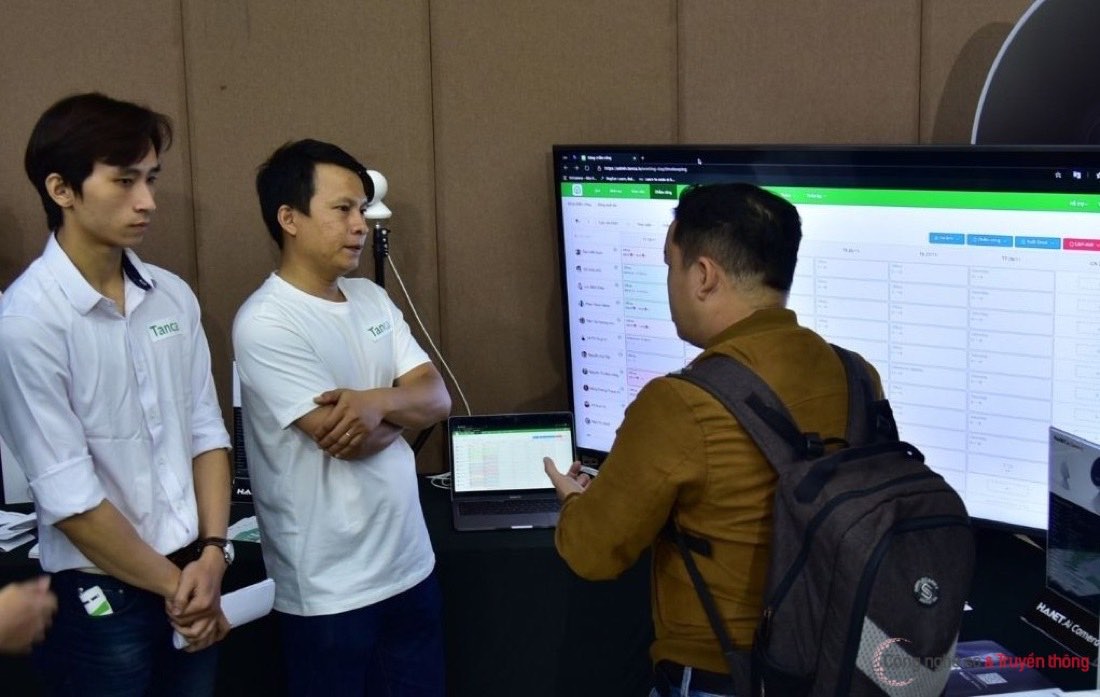 Đội sales Tanca tư vấn khách hàng
